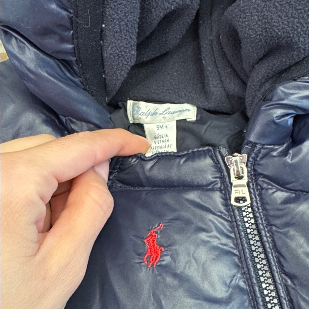 RALPH LAUREN HOODED DOWN
SNOW SUIT size 9 m with detachable footies and mittens - Picture 3 of 11
